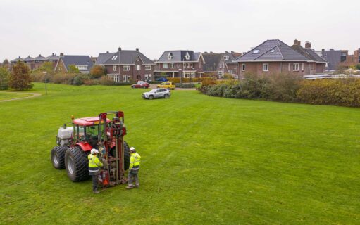 Afbeelding van een grasveld met een